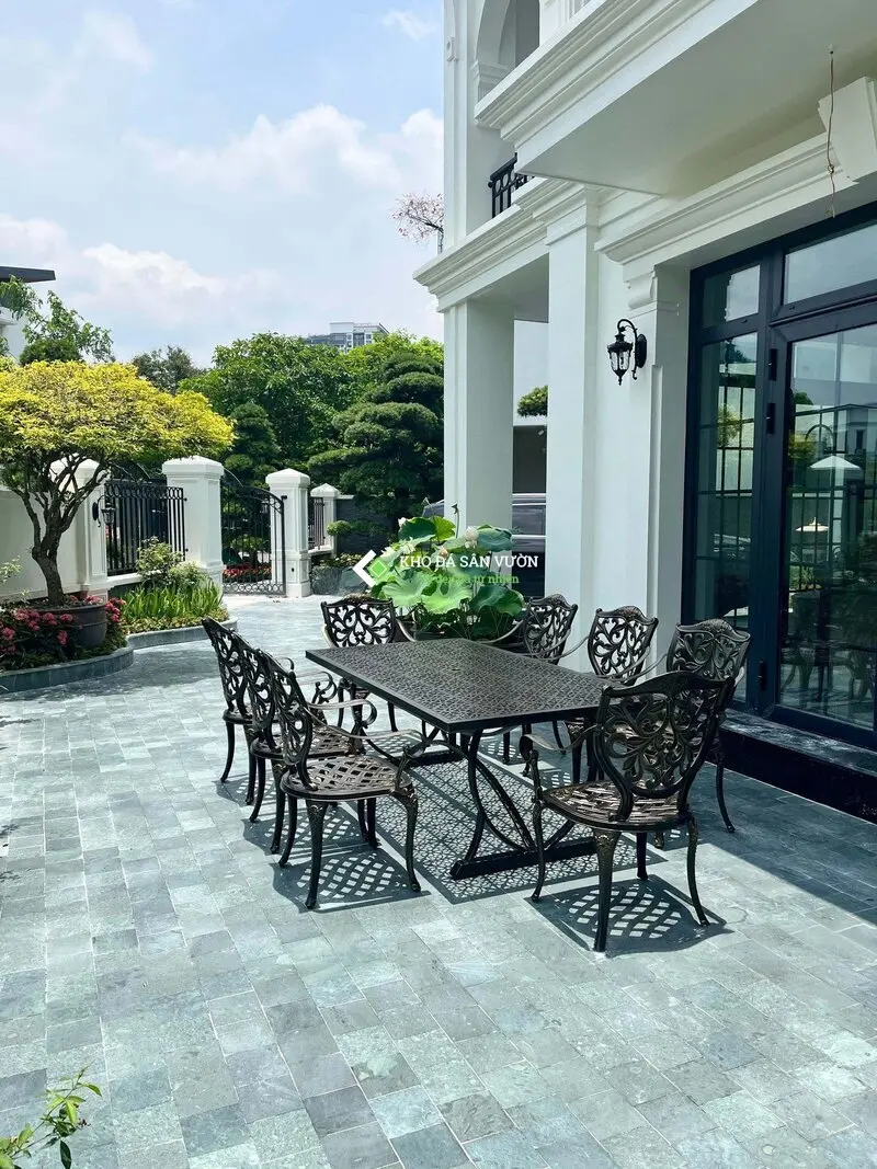 Sân vườn lát đá cubic xanh rêu mài