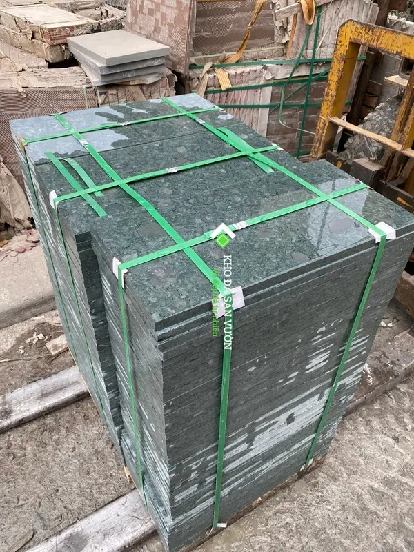 Màu đá xanh ngọc khi ướt vân sẽ rất đẹp